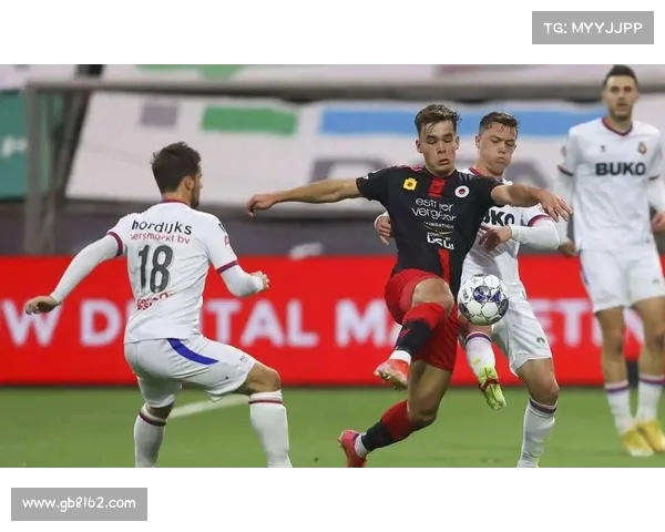 埃因霍温青年队与阿贾克斯青年队的历史对比与发展路径探析