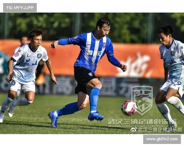 如何从战术层面分析武汉长江与武汉三镇的精彩对决